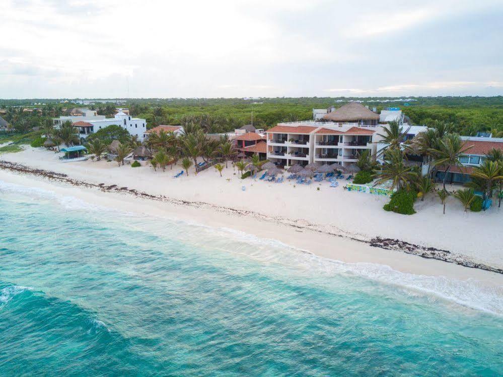Aquatech Villas Derosa Resort Akumal Exterior photo
